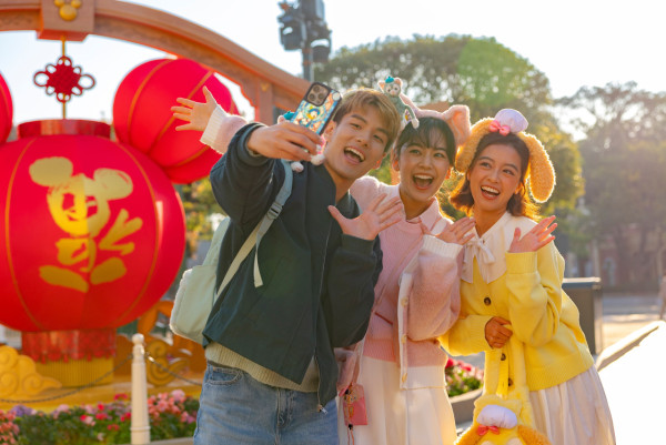 香港迪士尼樂園門票優惠！2人同行慳高達$470 再送餐飲/購物優惠券！全新開運福袋送獨家系列Duffy與好友公仔！