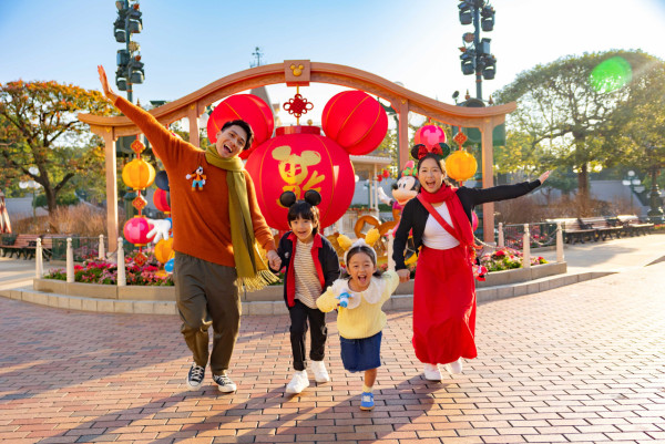 香港迪士尼樂園門票優惠！2人同行慳高達$470 再送餐飲/購物優惠券！全新開運福袋送獨家系列Duffy與好友公仔！