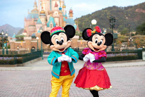 香港迪士尼樂園門票優惠！2人同行慳高達$470 再送餐飲/購物優惠券！全新開運福袋送獨家系列Duffy與好友公仔！