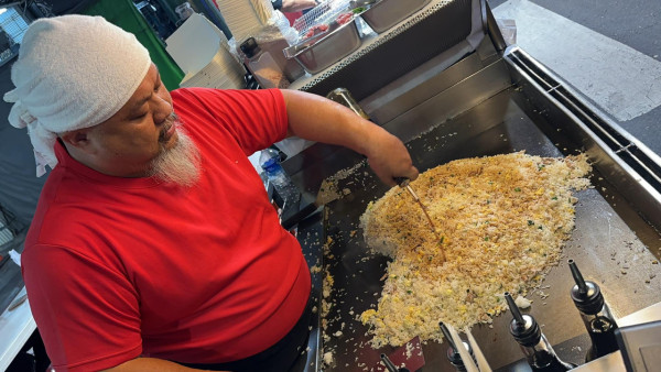 圖片來源：FB @六合夜市-光頭老闆鐵板炒飯 