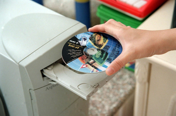 香港小巴退役殺入非洲？坦桑尼亞港人野生捕獲 網民熱議：呢個牌子超耐用