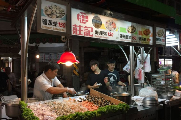 高雄六合夜市美食掃街最強清單！在地人激推10間老字號必食土魠魚羹 