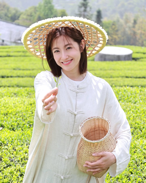 陳自瑤一炮過狂晒8張純天然童年照 15歲厚重瀏海青澀曝光！唯一變化震驚網民