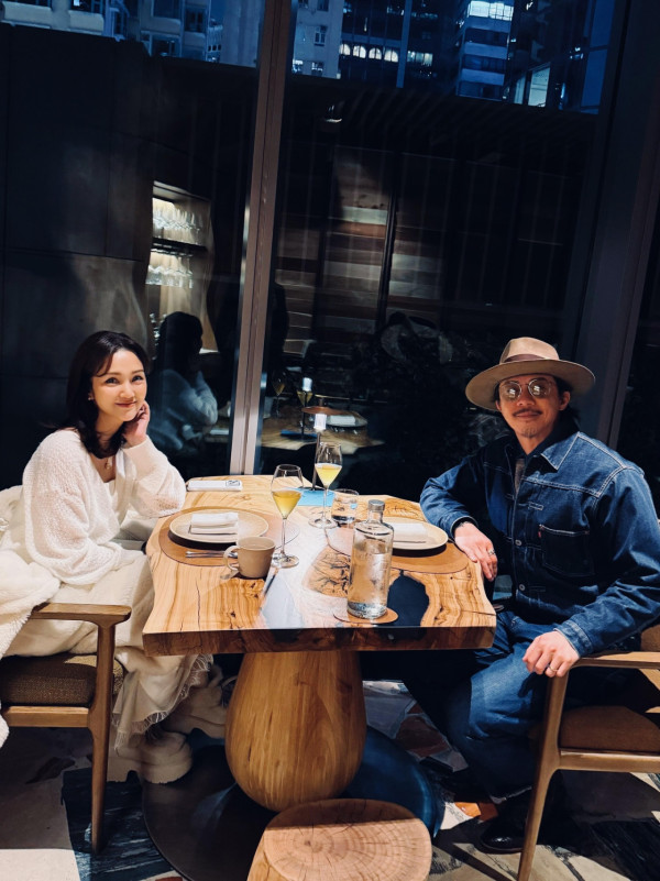 張繼聰謝安琪結婚19週年愛的宣言超肉麻 寵妻界天花板閃盲網民：冇人贏到你