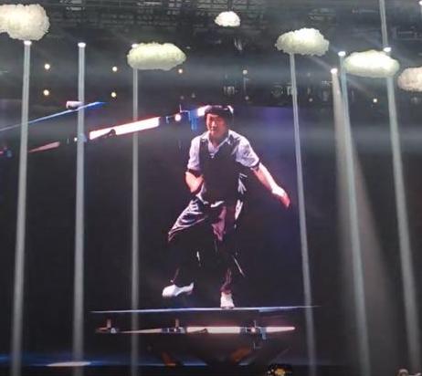 硬過Nokia 3310？Honor Magic8 Pro Air發佈會玩命實測 手機變「檯腳」任踩任跳 【有片】