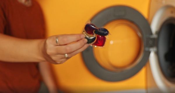 洗衣粉vs洗衣液用錯傷機？化學專家揭1款易留殘餘物！親揭最佳洗滌組合