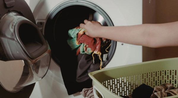 洗衣粉vs洗衣液用錯傷機?化學專家揭1款易留殘餘物!親揭最佳洗滌組合