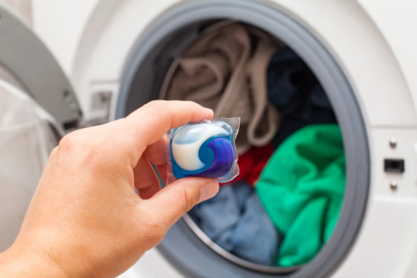 洗衣粉vs洗衣液用錯傷機？化學專家揭1款易留殘餘物！親揭最佳洗滌組合