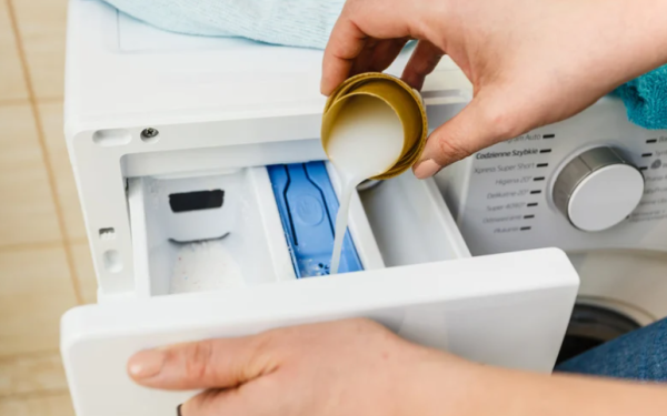洗衣粉vs洗衣液用錯傷機？化學專家揭1款易留殘餘物！親揭最佳洗滌組合