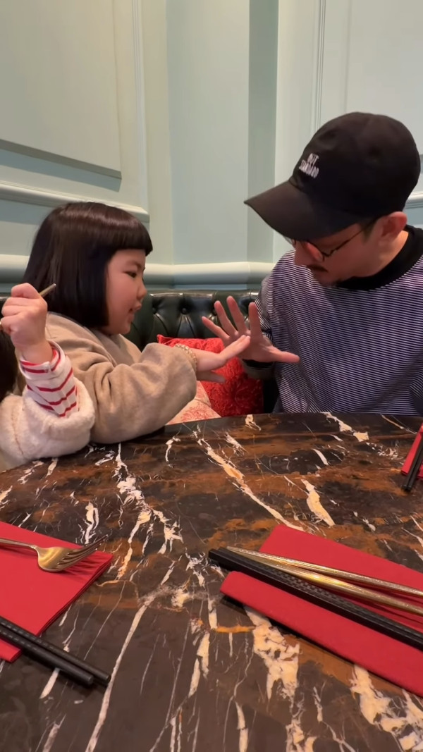 李璨琛教7歲大女李元元做呢一件事惹爭議 被網民狠批教壞細路：唔好笑！