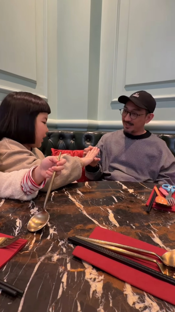 李璨琛教7歲大女李元元做呢一件事惹爭議 被網民狠批教壞細路：唔好笑！