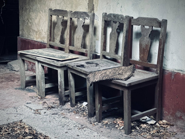 長洲百年「幽靈醫院」內部曝光！荒廢30年如鬼域　網民：門口望過但唔敢入去