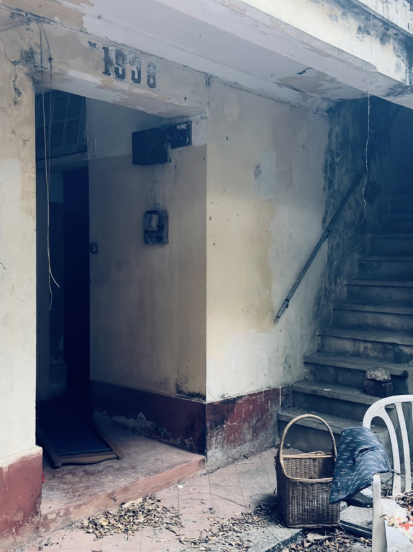 長洲百年「幽靈醫院」內部曝光！荒廢30年如鬼域　網民：門口望過但唔敢入去