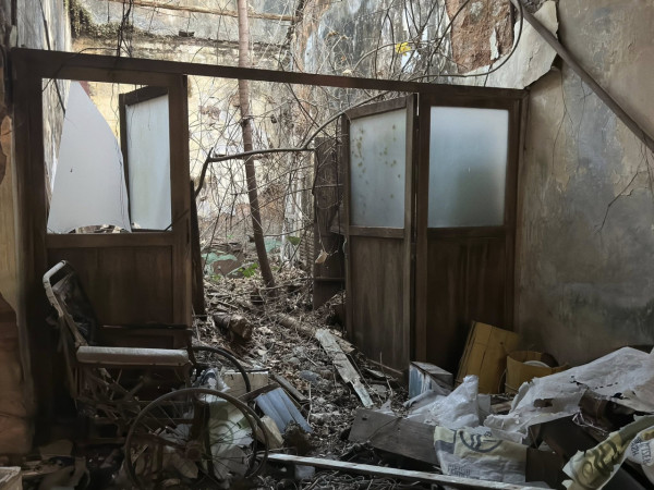 湾仔闹市惊现神秘红砖屋？百年旧建筑曾惊传集体“鬼上身”事件！网友：就算见到唔认得都一定听过