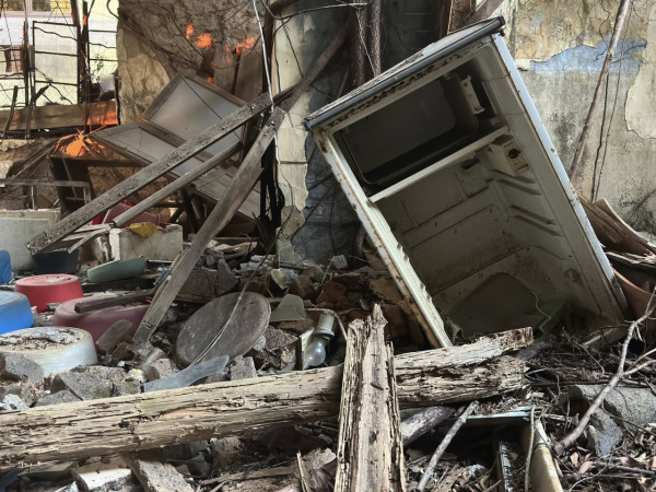 長洲百年「幽靈醫院」內部曝光！荒廢30年如鬼域　網民：門口望過但唔敢入去