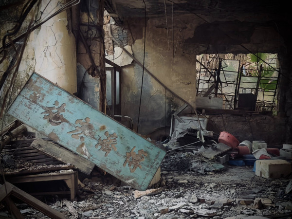 長洲百年「幽靈醫院」內部曝光！荒廢30年如鬼域　網民：門口望過但唔敢入去