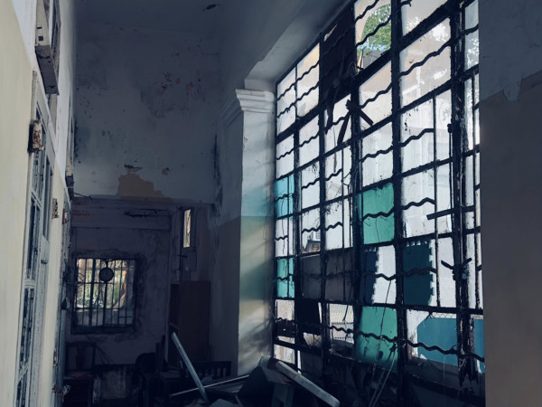 長洲百年「幽靈醫院」內部曝光！荒廢30年如鬼域　網民：門口望過但唔敢入去