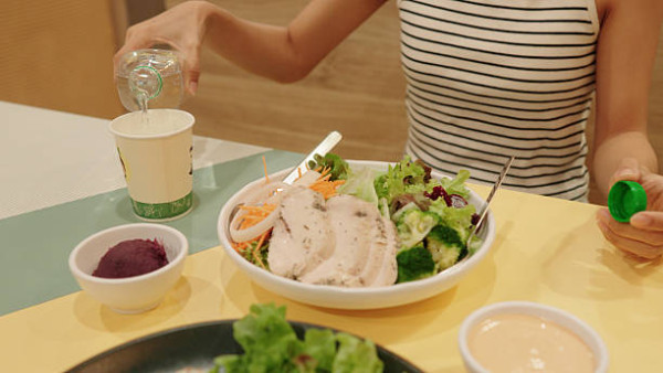 25歲女極速減肥致胰臟壞死險喪命！只食2物半年出事　醫生揭關鍵：戒油戒得太盡