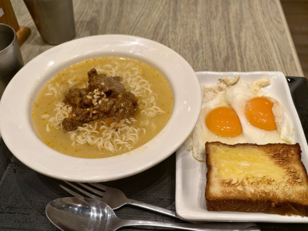 連鎖餐廳早餐突發半價 $21沙嗲牛肉麵配多士飲品／All Day Breakfast $30！免加一 指定分店！