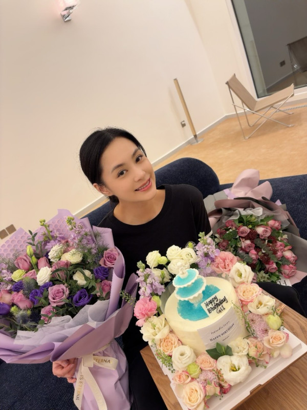 霍汶希出賣阿嬌鍾欣潼超真實素顏 45歲生日零P圖震撼網民：歲月不留痕