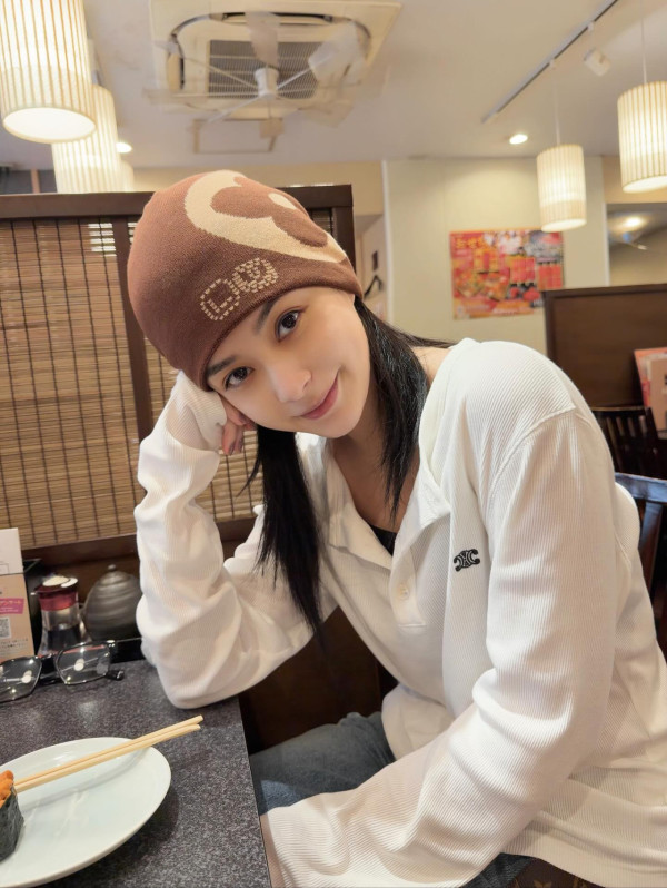 霍汶希出賣阿嬌鍾欣潼超真實素顏 45歲生日零P圖震撼網民：歲月不留痕