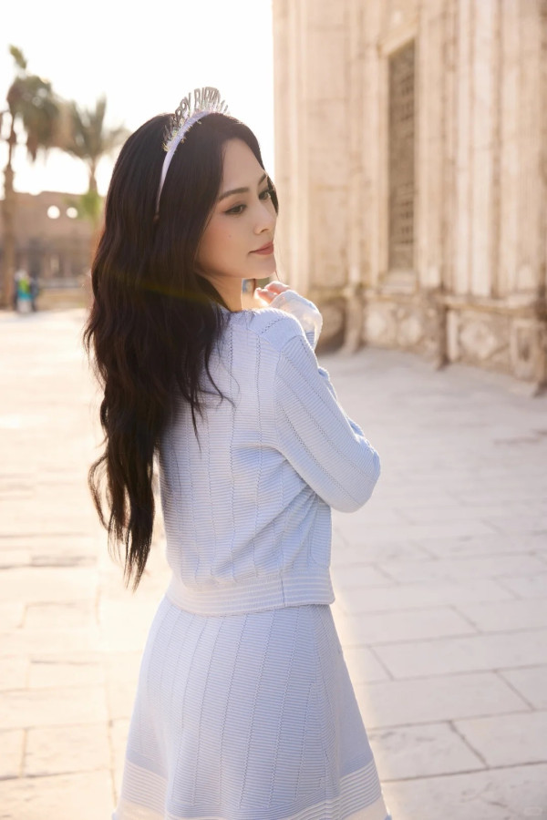 霍汶希出賣阿嬌鍾欣潼超真實素顏 45歲生日零P圖震撼網民：歲月不留痕