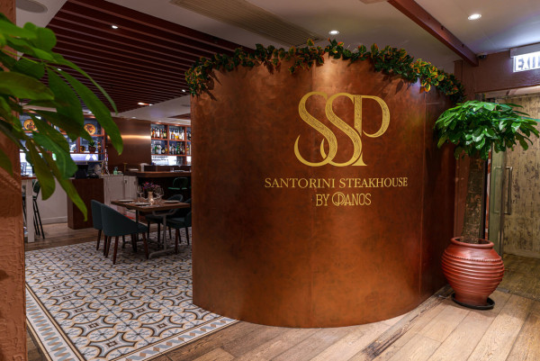 灣仔新開正宗希臘料理扒房   28日以上熟成牛扒／招牌希臘串燒／什錦蘸醬拼盤