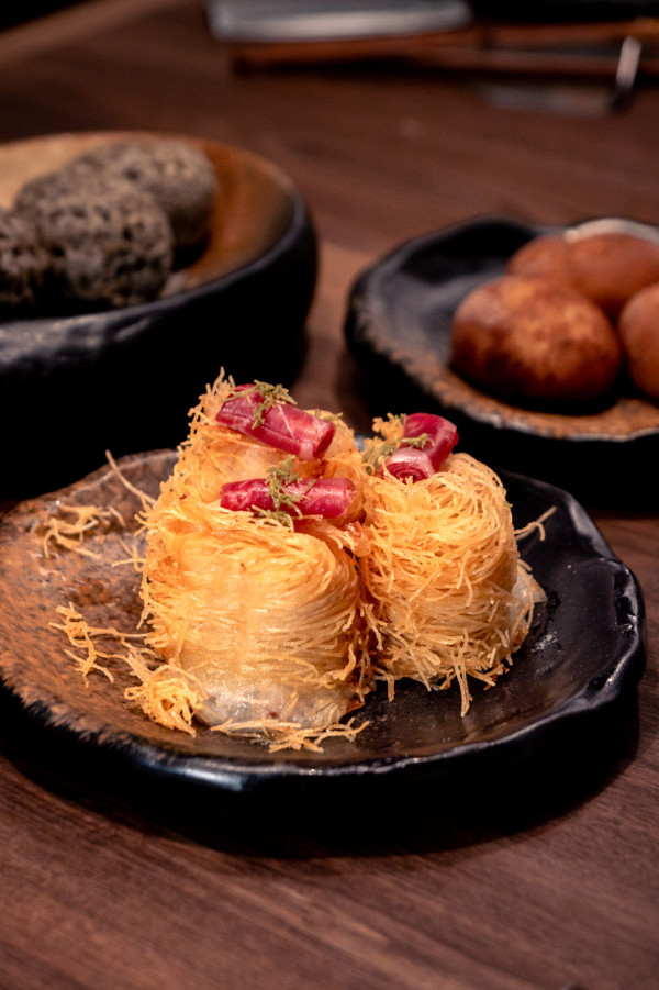 旺角高質手工中菜「玥派」驚喜登場！必食火燄黑叉燒／脆皮蔥油雞／超濃開心果糊 (記者實測試食)