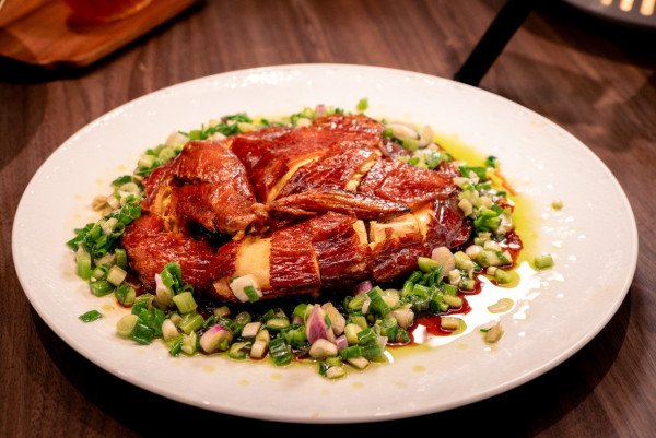 旺角高質手工中菜「玥派」驚喜登場！必食火燄黑叉燒／脆皮蔥油雞／超濃開心果糊 (記者實測試食)