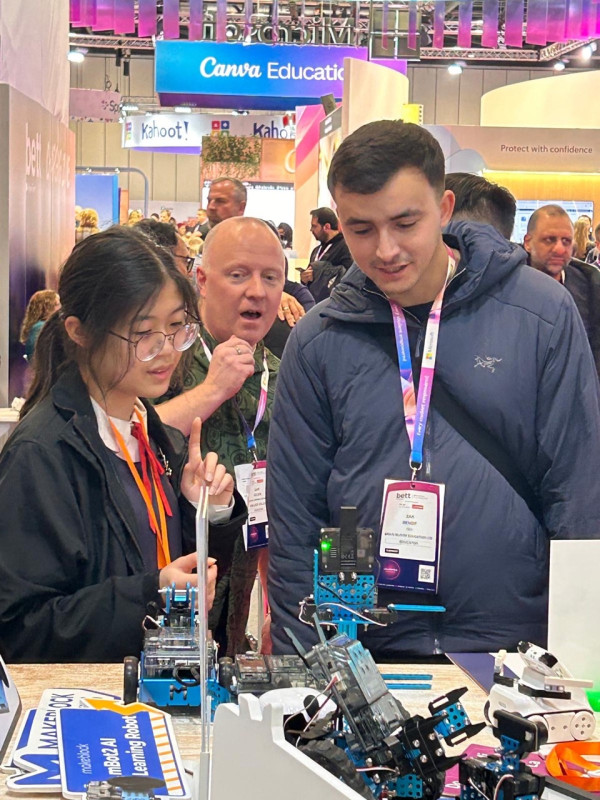 AiTLE 率逾 300 師生出訪BETT Show 2026 體驗科技發展 並聯同 EDB 提供頂尖數字教育專業發展機會予教育工作者