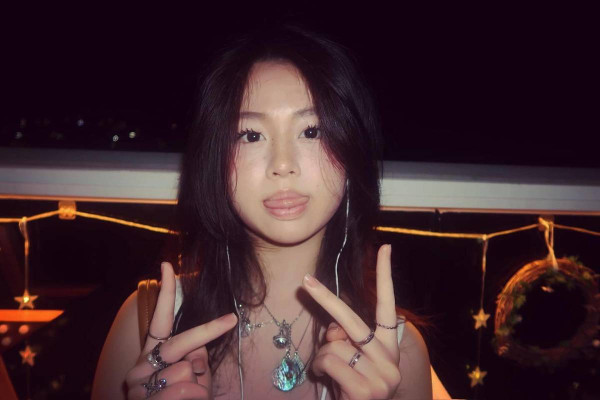 王浩信13歲女兒與男友拍拖錫錫相流出！正面樣激罕曝光仲靚過陳自瑤出道時