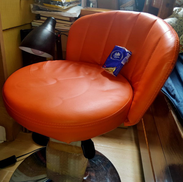 網購中伏?港人$40買升降凳坐半日即散。圖片來源:Facebook@淘寶唔開心share (中伏group)