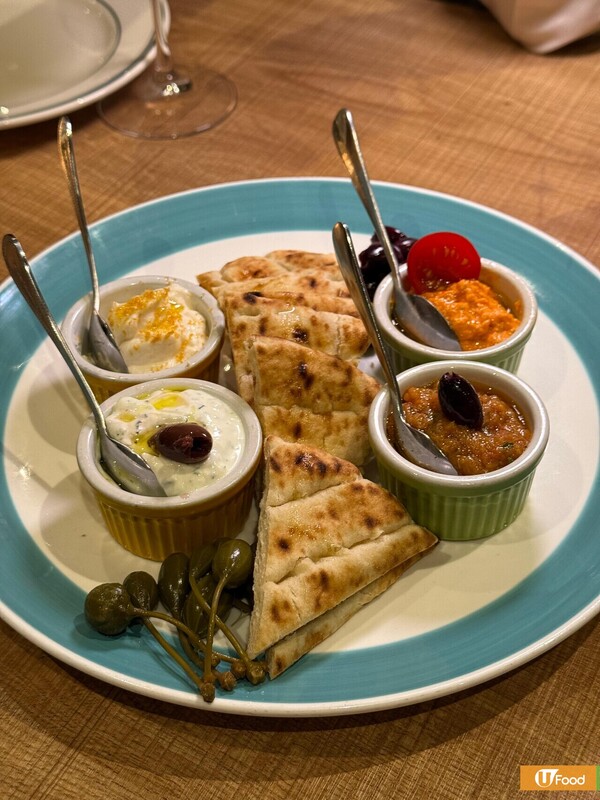 灣仔新開正宗希臘料理扒房   28日以上熟成牛扒／招牌希臘串燒／什錦蘸醬拼盤