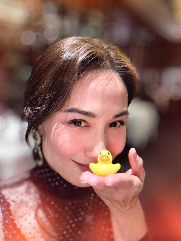 前港姐季軍淡出娛圈15年近照曝光!嫁身家過億飲食大亨移居加國做少奶奶