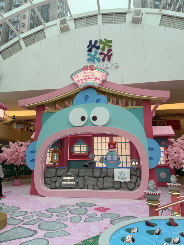 全港首個水怪HANGYODON新春花庭園！6米高日式溫泉風呂/逾200款Sanrio周邊