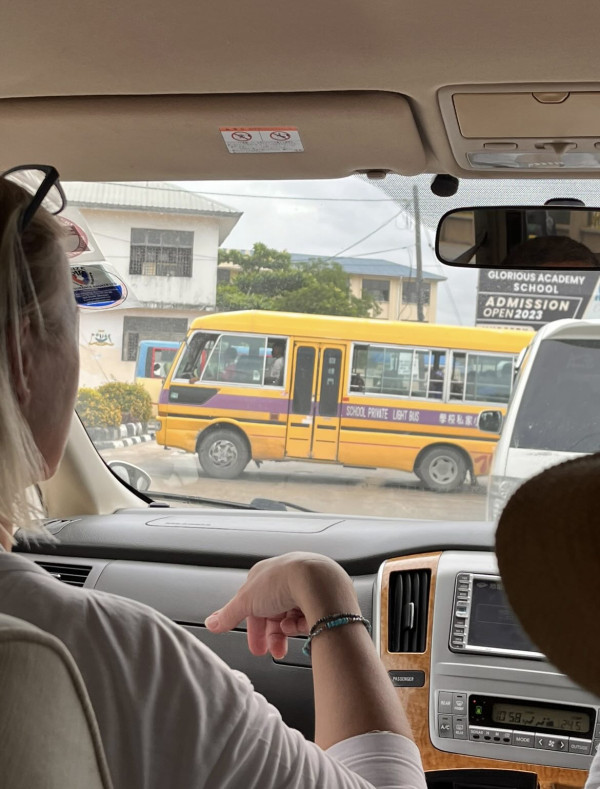 香港小巴退役殺入非洲？坦桑尼亞港人野生捕獲 網民熱議：呢個牌子超耐用