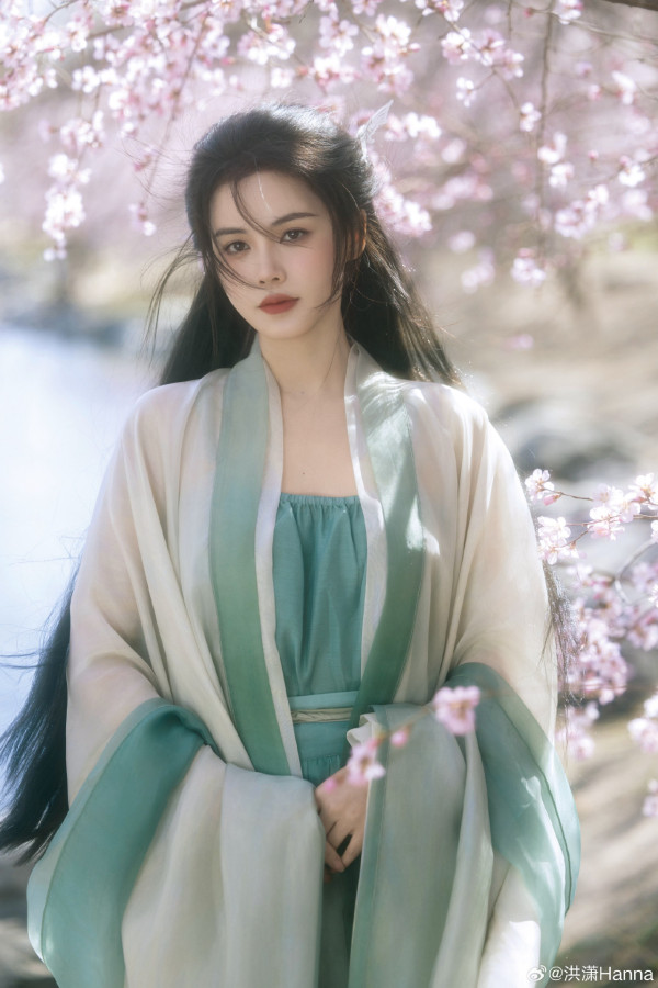 宋威龍出道11年緋聞女友逐個數！16歲初戀親密照曝光  身高185成新頂流男神