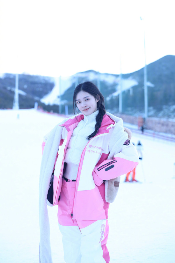 宋威龍出道11年緋聞女友逐個數！16歲初戀親密照曝光  身高185成新頂流男神