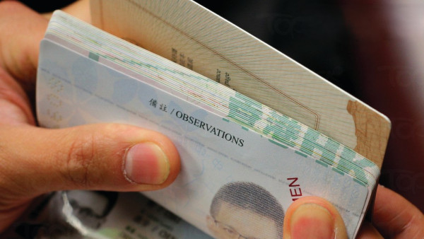 低成本證件相方法｜3.手機自拍