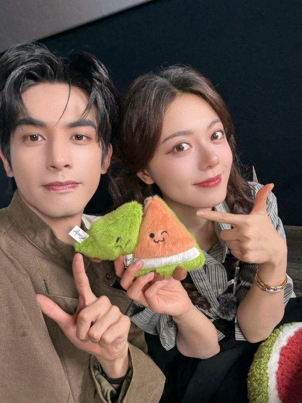 宋威龍出道11年緋聞女友逐個數！16歲初戀親密照曝光  身高185成新頂流男神