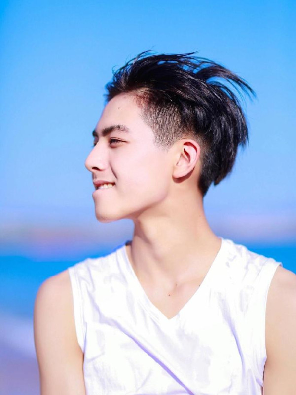 宋威龍出道11年緋聞女友逐個數！16歲初戀親密照曝光  身高185成新頂流男神