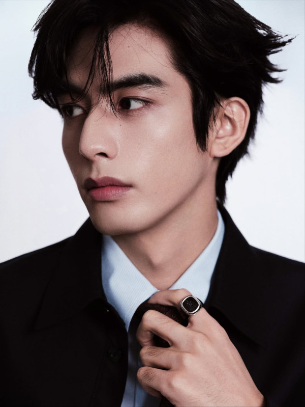 宋威龍出道11年緋聞女友逐個數！16歲初戀親密照曝光  身高185成新頂流男神