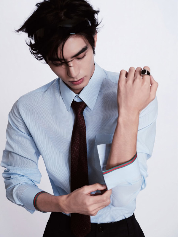 宋威龍出道11年緋聞女友逐個數！16歲初戀親密照曝光  身高185成新頂流男神