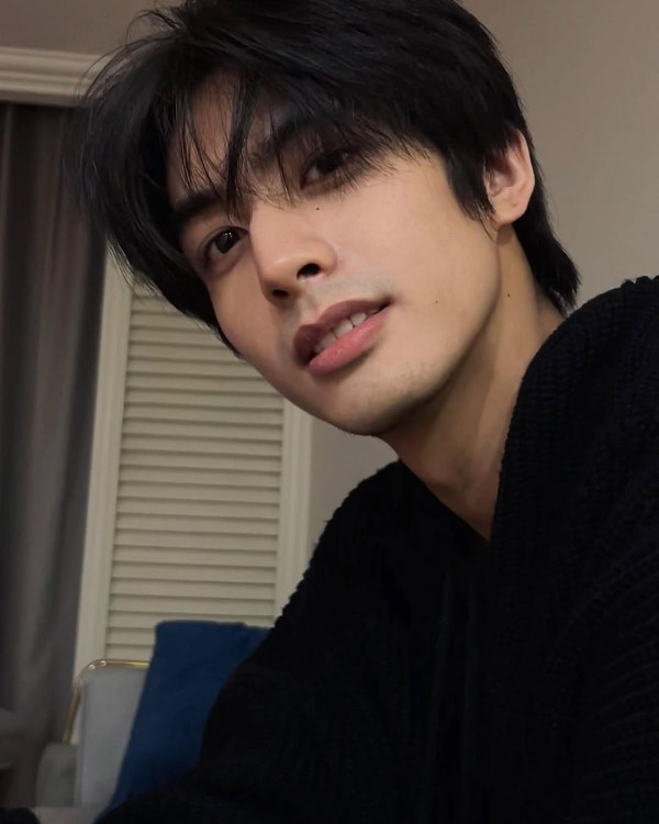 宋威龍出道11年緋聞女友逐個數！16歲初戀親密照曝光  身高185成新頂流男神