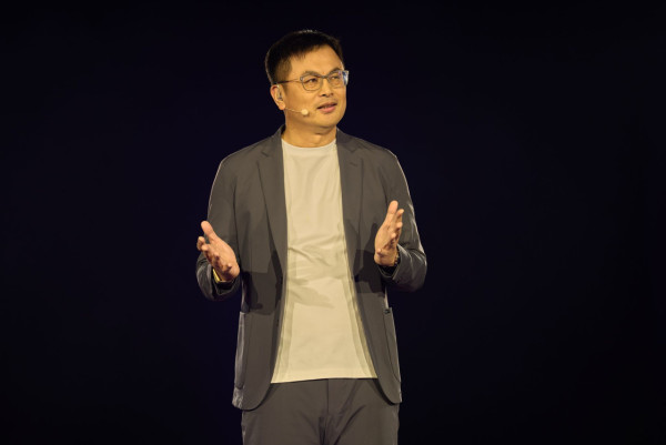 【方保僑 - 天方夜談】聯想於CES的權力展示