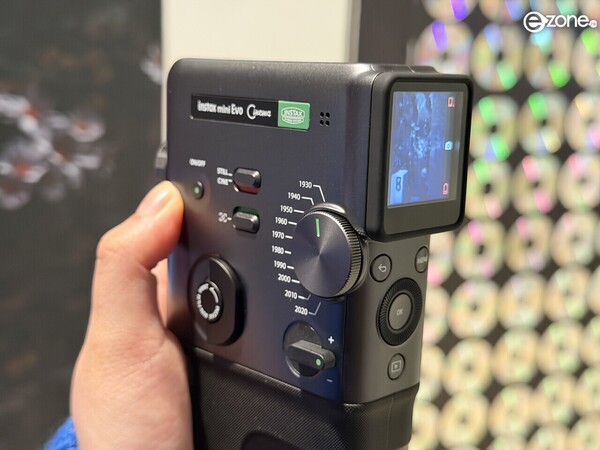 FUJIMFILM instax mini Evo Cinema 新登場！影相+錄影+即影即有/首創「年代轉盤」/支援QR Code留聲影片