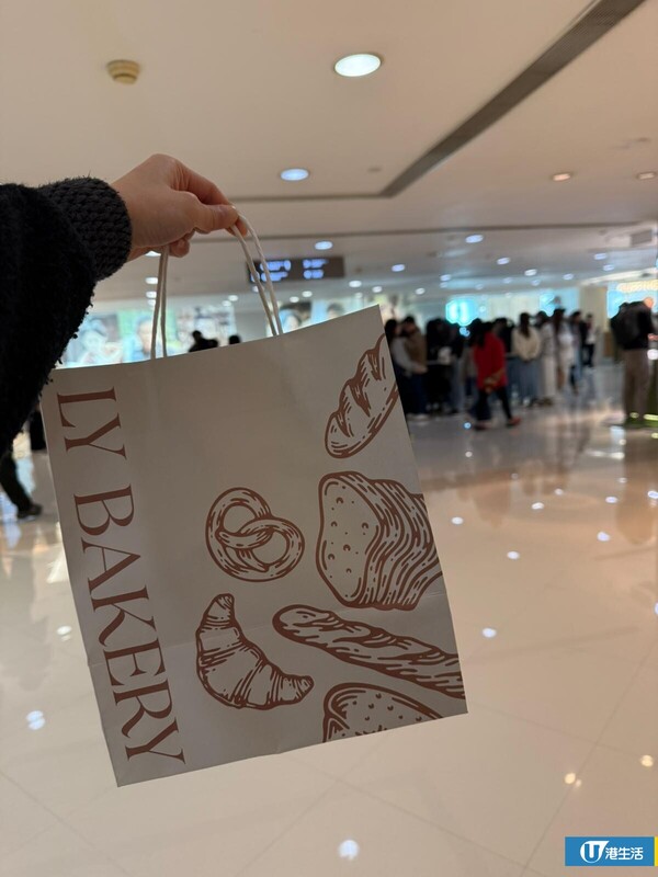 尖沙咀驚現超長人龍「轉幾個彎」編輯直擊！杜拜朱古力麻糬爆紅開賣：$48兩粒半小時售罄