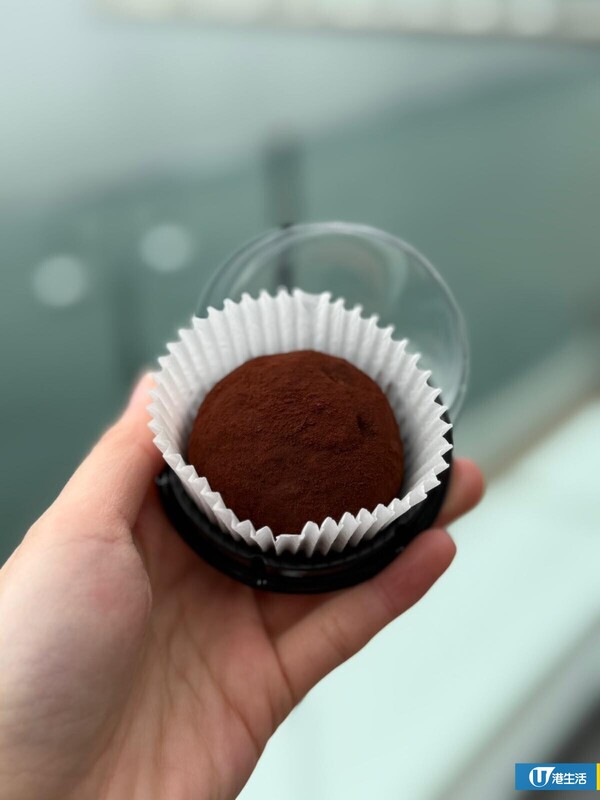 尖沙咀驚現超長人龍「轉幾個彎」編輯直擊！杜拜朱古力麻糬爆紅開賣：$48兩粒半小時售罄