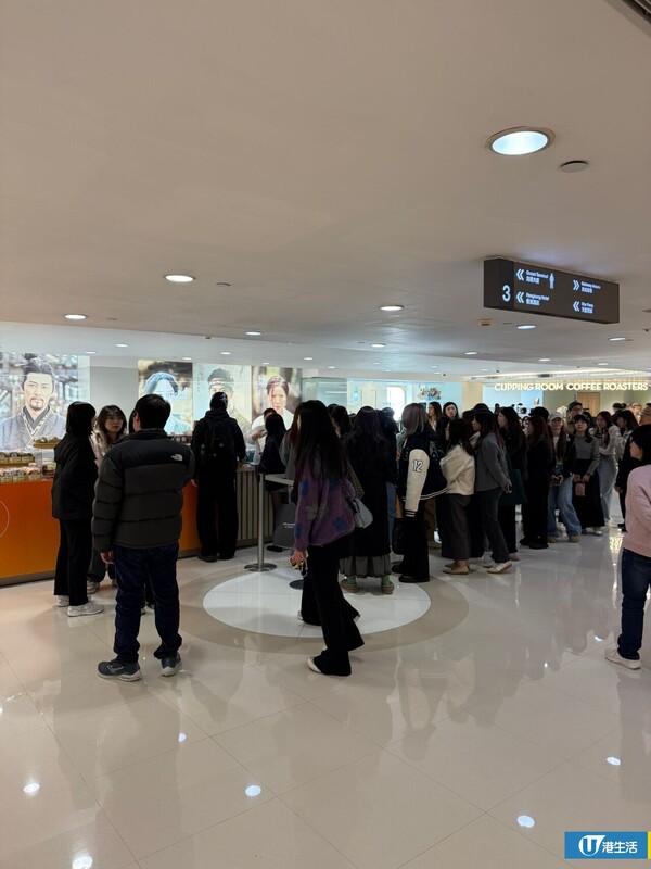 尖沙咀驚現超長人龍「轉幾個彎」編輯直擊！杜拜朱古力麻糬爆紅開賣：$48兩粒半小時售罄