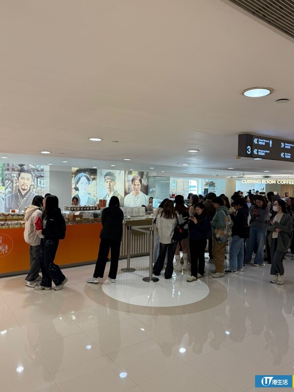 尖沙咀驚現超長人龍「轉幾個彎」編輯直擊！杜拜朱古力麻糬爆紅開賣：$48兩粒半小時售罄